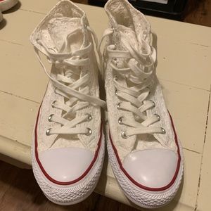 White Lacs Women’s Converse